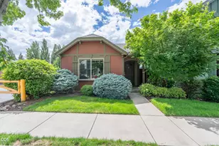 417 NW 27th St, Redmond, OR 97756 - Photo 1