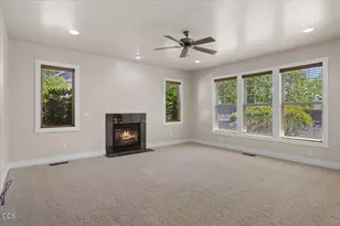 3880 Crystal Springs Dr, Medford, OR 97504 - Photo 13