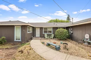 1741 Serenity Dr, Medford, OR 97504 - Photo 3