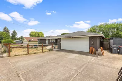 1741 Serenity Drive, Medford, OR 97504 - Photo 3