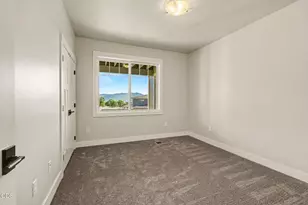 5615 Autumn Park Dr, Medford, OR 97504 - Photo 55