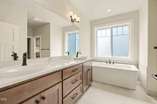 5615 Autumn Park Dr, Medford, OR 97504 - Photo 29