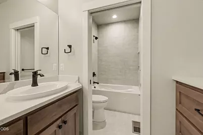 5615 Autumn Park Drive, Medford, OR 97504 - Photo 57