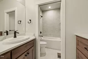 5615 Autumn Park Dr, Medford, OR 97504 - Photo 57