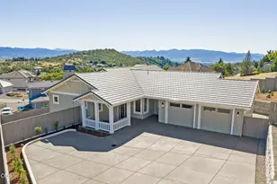 5615 Autumn Park Dr, Medford, OR 97504 - Photo 1