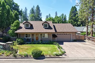 1025 Anglers Pl, Shady Cove, OR 97539 - Photo 1