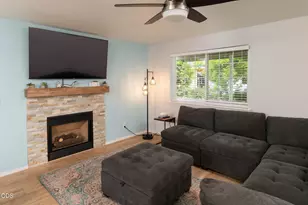 923 NW 22nd Ct, Redmond, OR 97756 - Photo 3