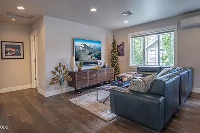 909 NW Delaware Avenue, Bend, OR 97703 - Photo 11