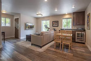 909 NW Delaware Ave, Bend, OR 97703 - Photo 27