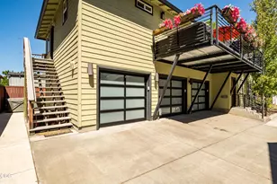 909 NW Delaware Ave, Bend, OR 97703 - Photo 5