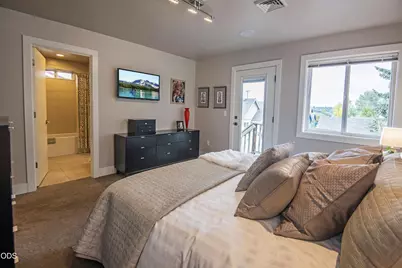 909 NW Delaware Avenue, Bend, OR 97703 - Photo 19