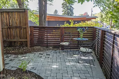 909 NW Delaware Avenue, Bend, OR 97703 - Photo 37