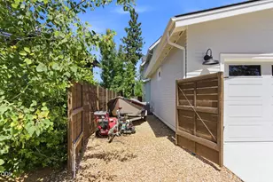 3113 NW Blodgett Wy, Bend, OR 97703 - Photo 73