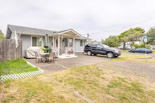 2025 Pine St, Florence, OR 97439 - Photo 19