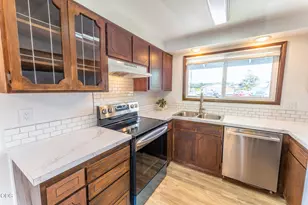 2025 Pine St, Florence, OR 97439 - Photo 11