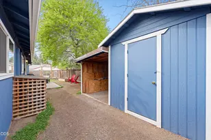 2087 NE Mistletoe Ct, Bend, OR 97701 - Photo 21