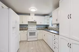 2087 NE Mistletoe Ct, Bend, OR 97701 - Photo 9