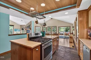 1748 NW Crescent Dr, Grants Pass, OR 97526 - Photo 23
