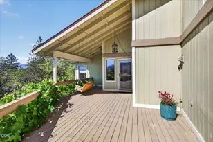 1748 NW Crescent Dr, Grants Pass, OR 97526 - Photo 7