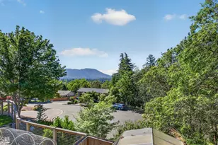 1748 NW Crescent Dr, Grants Pass, OR 97526 - Photo 27