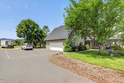 1760 Minear Road, Medford, OR 97501 - Photo 5