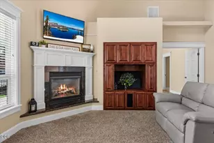 928 Buck Point St, Central Point, OR 97502 - Photo 9