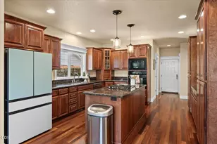 928 Buck Point St, Central Point, OR 97502 - Photo 13