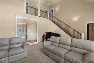 928 Buck Point St, Central Point, OR 97502 - Photo 11