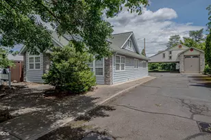 11 Tripp St, Medford, OR 97504 - Photo 1