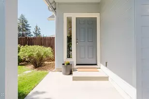 623 SE Glencoe Pl, Bend, OR 97702 - Photo 5