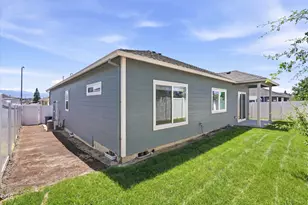 1731 Luxor Ln, Medford, OR 97504 - Photo 35