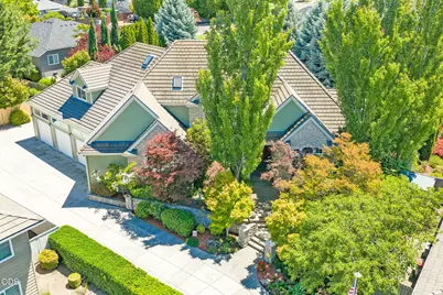 631 Seventh Fairway Drive, Medford, OR 97504 - Photo 3