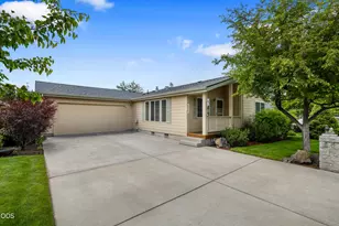 2583 NE Wintergreen Dr, Bend, OR 97701 - Photo 3