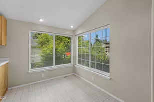 2583 NE Wintergreen Dr, Bend, OR 97701 - Photo 13