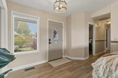 7464 Ruth Drive, Klamath Falls, OR 97603 - Photo 3