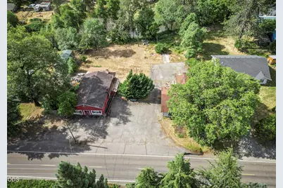8622 E Evans Creek Road, Rogue River, OR 97537 - Photo 13