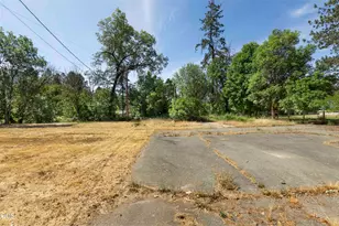 8622 E Evans Creek Rd, Rogue River, OR 97537 - Photo 11