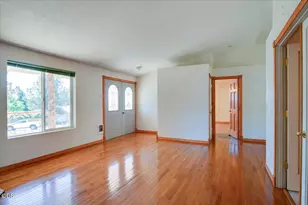6089 NW Combs St, Prineville, OR 97754 - Photo 5