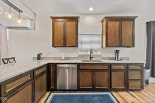 723 Dahl Pl, Medford, OR 97501 - Photo 7