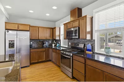 51379 Apache Tears, La Pine, OR 97739 - Photo 11