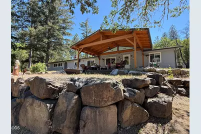 4527 E Evans Creek Road, Rogue River, OR 97537 - Photo 1
