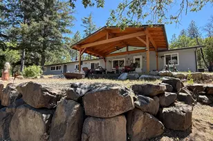4527 E Evans Creek Rd, Rogue River, OR 97537 - Photo 1