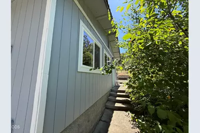 4527 E Evans Creek Road, Rogue River, OR 97537 - Photo 13