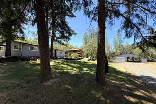 4527 E Evans Creek Rd, Rogue River, OR 97537 - Photo 3