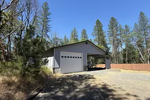 4527 E Evans Creek Rd, Rogue River, OR 97537 - Photo 5