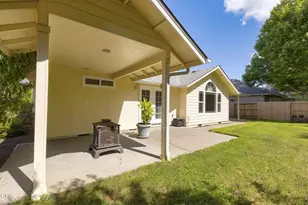 2738 SW Trinity Way, Grants Pass, OR 97527 - Photo 39