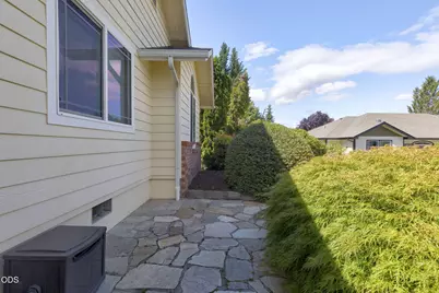 2738 SW Trinity Way, Grants Pass, OR 97527 - Photo 5