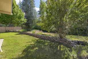 2738 SW Trinity Way, Grants Pass, OR 97527 - Photo 37