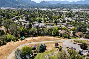 1438 NE Sherman Ln, Grants Pass, OR 97526 - Photo 55