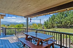 1438 NE Sherman Ln, Grants Pass, OR 97526 - Photo 25